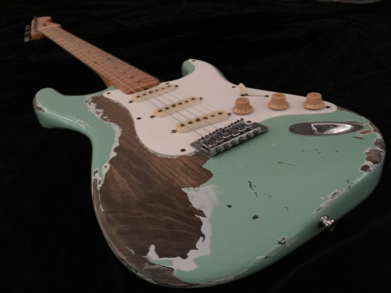 さよならSunburst! Mint Green へ生まれ変る Greco SE-600 HEAVY RELIC